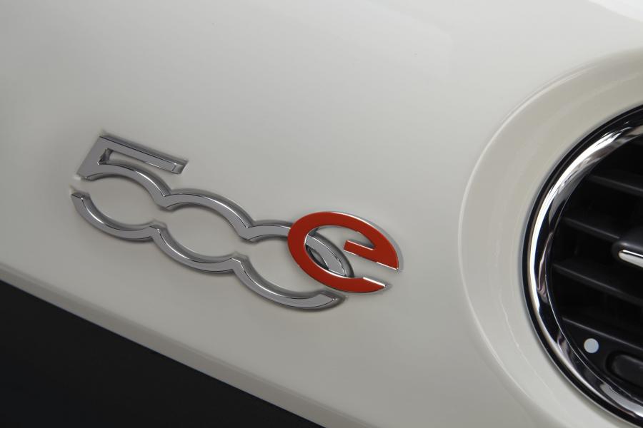  Fiat 500e 2013 года  (US) (фото 19 из 37)